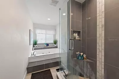 1672 Watermark Circle NE, Saint Petersburg, FL 33702 - Photo 35