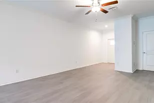 36427 Garden Wall Wy, Zephyrhills, FL 33541 - Photo 13