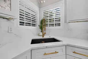 4660 Laurel Oak Ln NE, Saint Petersburg, FL 33703 - Photo 25