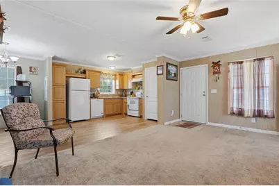 38745 New Jersey Avenue, Zephyrhills, FL 33542 - Photo 3