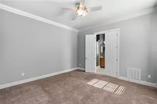 2419 Victoria Gardens Ln, Tampa, FL 33609 - Photo 19