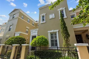 2419 Victoria Gardens Ln, Tampa, FL 33609 - Photo 1