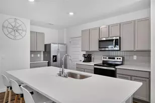 9744 Crescent Ray Dr, Wesley Chapel, FL 33545 - Photo 11