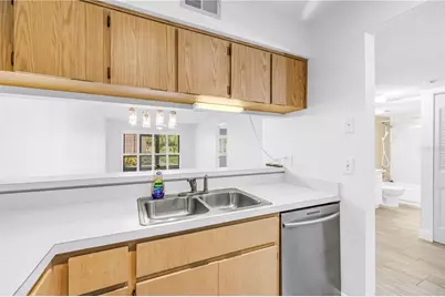 723 83rd Avenue N #102, Saint Petersburg, FL 33702 - Photo 9