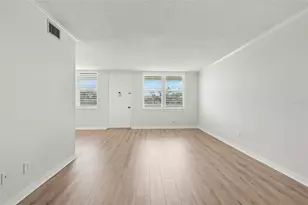 4890 Bay St NE, Saint Petersburg, FL 33703 - Photo 3
