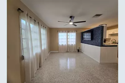 5712 Dartmouth Avenue N, Saint Petersburg, FL 33710 - Photo 3