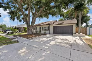 1310 Mandarin Dr, Holiday, FL 34691 - Photo 5