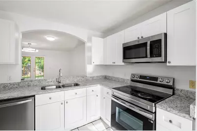 10001 Florence Avenue N, Tampa, FL 33612 - Photo 7