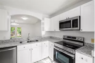 10001 Florence Ave N, Tampa, FL 33612 - Photo 7