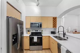 200 4th Ave S, Saint Petersburg, FL 33701 - Photo 9
