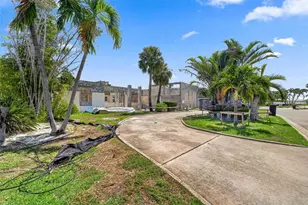 246 Bayside Dr, Clearwater Beach, FL 33767 - Photo 3