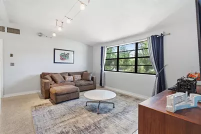 609 W River Drive, Tampa, FL 33617 - Photo 9