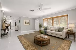 328 Bayview Dr NE, Saint Petersburg, FL 33704 - Photo 5