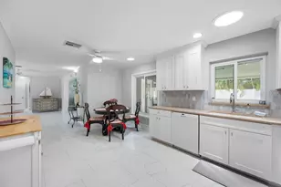 328 Bayview Dr NE, Saint Petersburg, FL 33704 - Photo 13
