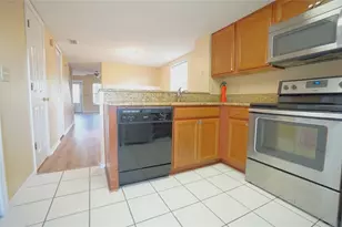 2263 Fletchers Point Cir, Tampa, FL 33613 - Photo 13