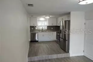301 Mystic Lake Dr N, Saint Petersburg, FL 33702 - Photo 5