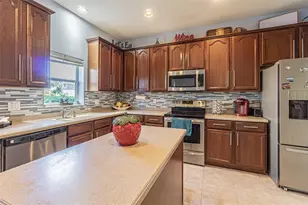 1031 Paseo Del Rio NE, Saint Petersburg, FL 33702 - Photo 9