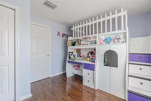 1031 Paseo Del Rio NE, Saint Petersburg, FL 33702 - Photo 23