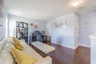 1031 Paseo Del Rio NE, Saint Petersburg, FL 33702 - Photo 3