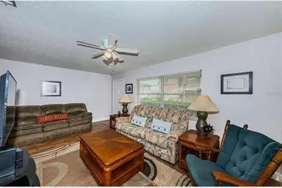 5217 81st Street N #11, Saint Petersburg, FL 33709 - Photo 3