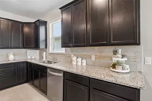 7873 Yale Harbor Dr, Wesley Chapel, FL 33545 - Photo 11