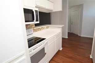 8630 Mallard Reserve Dr, Tampa, FL 33614 - Photo 11