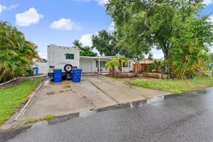 824 67th St S, Saint Petersburg, FL 33707 - Photo 5