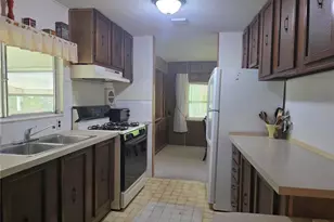 33600 Isabelle Dr, Wesley Chapel, FL 33543 - Photo 11