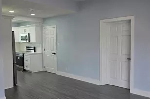 7710 Coral Vine Ln, Tampa, FL 33619 - Photo 11