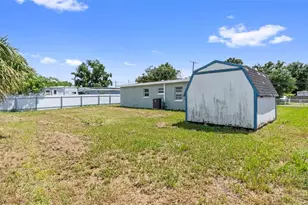 7710 Coral Vine Ln, Tampa, FL 33619 - Photo 37