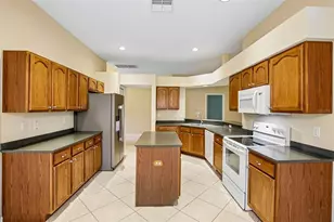 2008 Grantham Greens Dr, Sun City Center, FL 33573 - Photo 13