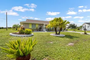 901 Hacienda Dr, Sun City Center, FL 33573 - Photo 3