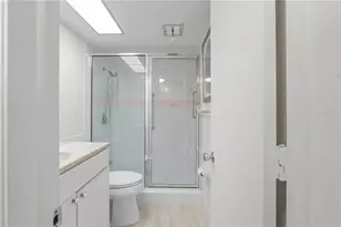 7801 11th St N, Saint Petersburg, FL 33702 - Photo 15