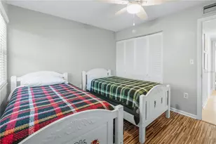 7801 11th St N, Saint Petersburg, FL 33702 - Photo 13