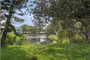 11435 Oval Dr E, Largo, FL 33774 - Photo 37
