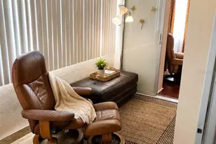 4575 Cove Cir, Saint Petersburg, FL 33708 - Photo 3