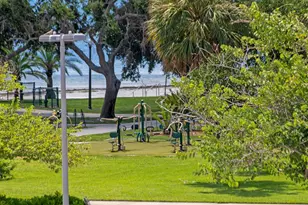 1200 N Shore Dr NE, Saint Petersburg, FL 33701 - Photo 23