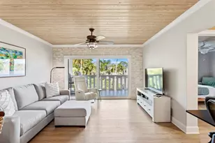 1200 N Shore Dr NE, Saint Petersburg, FL 33701 - Photo 9
