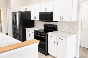 12021 68th St, Largo, FL 33773 - Photo 9