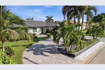 2022 Hawaii Avenue NE, Saint Petersburg, FL 33703 - Photo 3