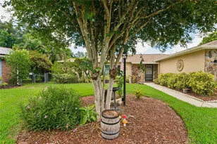 10681 Seminole Forest St E, Seminole, FL 33778 - Photo 11