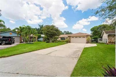 10681 Seminole Forest Street E, Seminole, FL 33778 - Photo 15