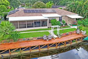 10681 Seminole Forest St E, Seminole, FL 33778 - Photo 21