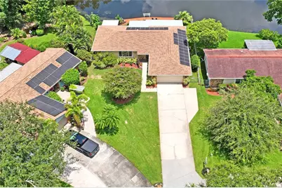 10681 Seminole Forest Street E, Seminole, FL 33778 - Photo 9