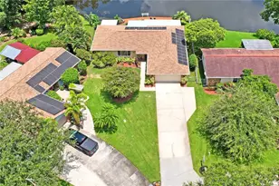 10681 Seminole Forest St E, Seminole, FL 33778 - Photo 9