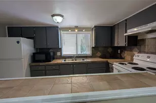 8605 Champlain Ct, Tampa, FL 33614 - Photo 5