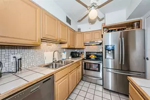 10365 Paradise Blvd, Treasure Island, FL 33706 - Photo 17