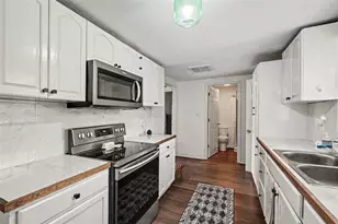 1611 Smithfield Circle W, Lakeland, FL 33801 - Photo 9