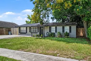 1611 Smithfield Circle W, Lakeland, FL 33801 - Photo 1