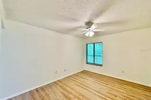 11703 Raintree Village Blvd, Tampa, FL 33617 - Photo 9